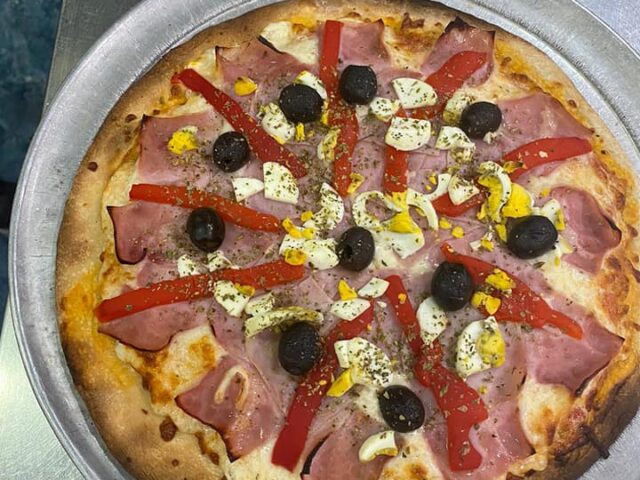 El Conde Pizza Isla Verde 4